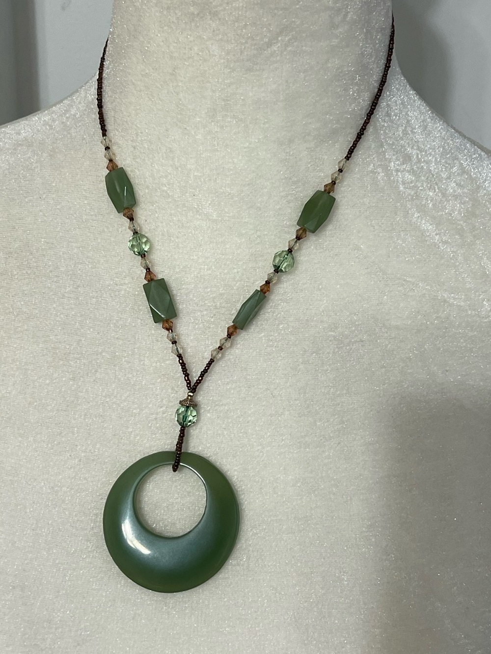 Green Circular Pendant Beaded Necklace - Women Jewelry
